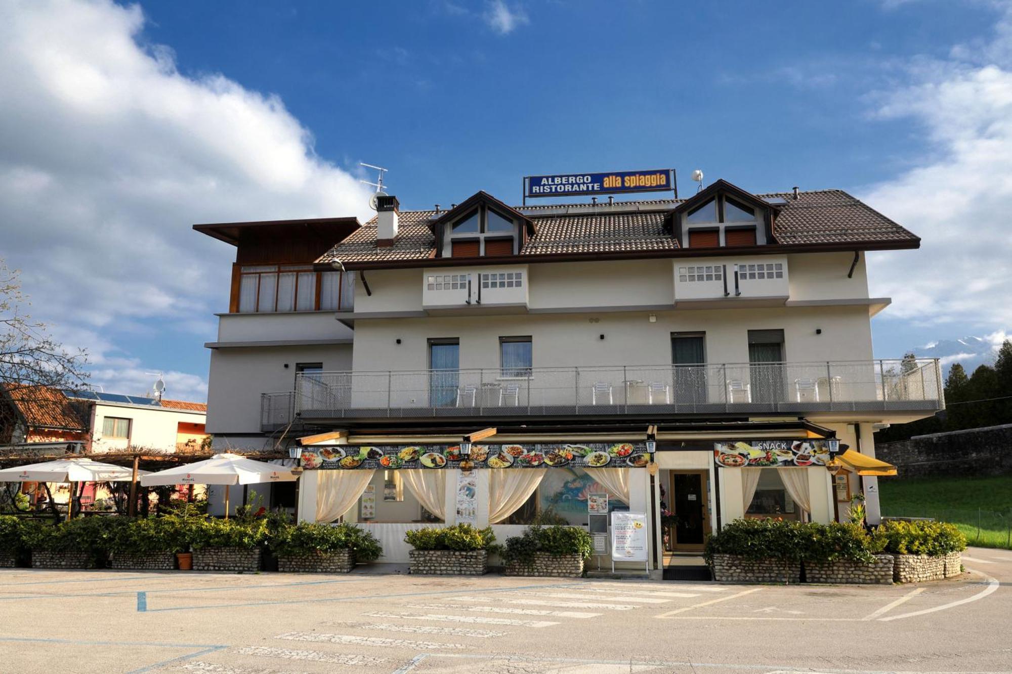 Albergo Alla Spiaggia Фарра д'Альпаго Экстерьер фото